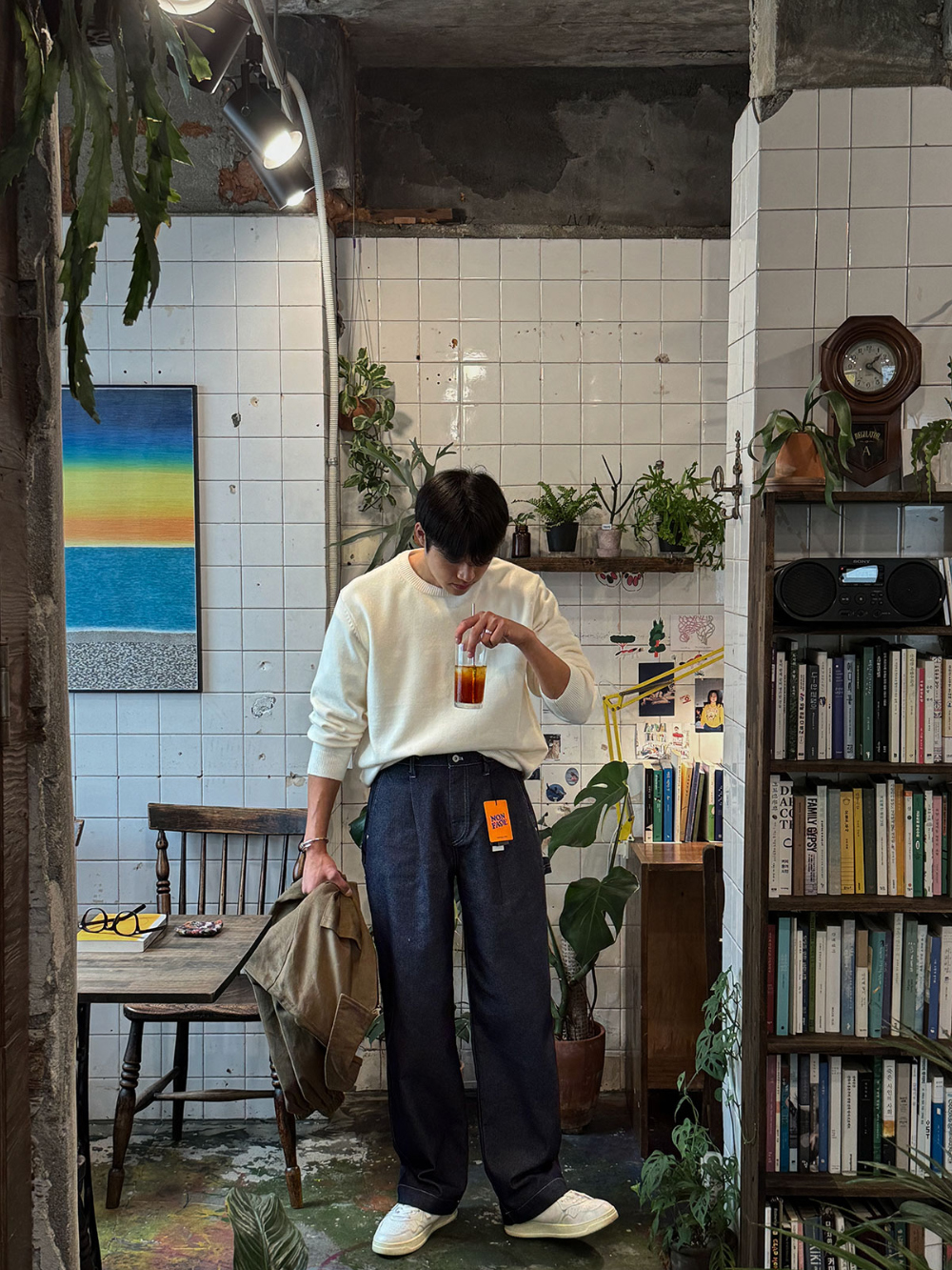 긴팔 티셔츠 모델 착용 이미지-S119L5