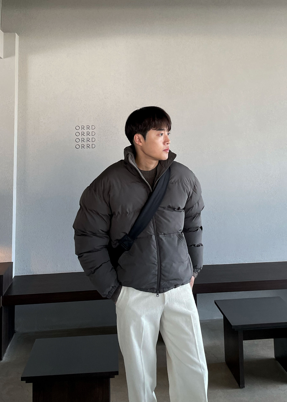 패딩 모델 착용 이미지-S74L73