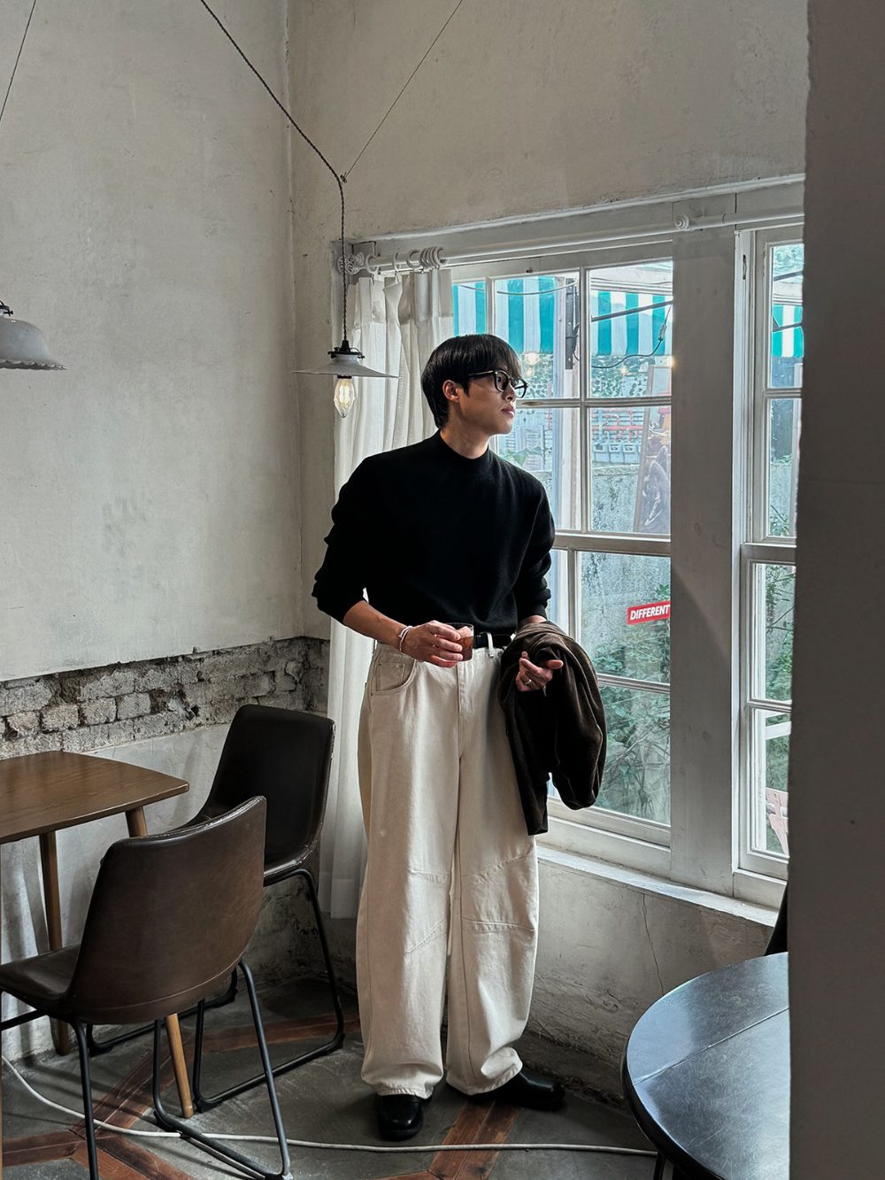 긴팔 티셔츠 모델 착용 이미지-S127L27