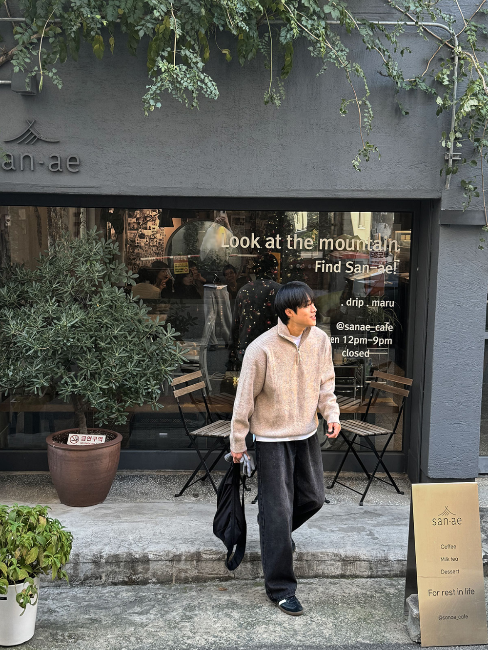 긴팔 티셔츠 모델 착용 이미지-S128L22