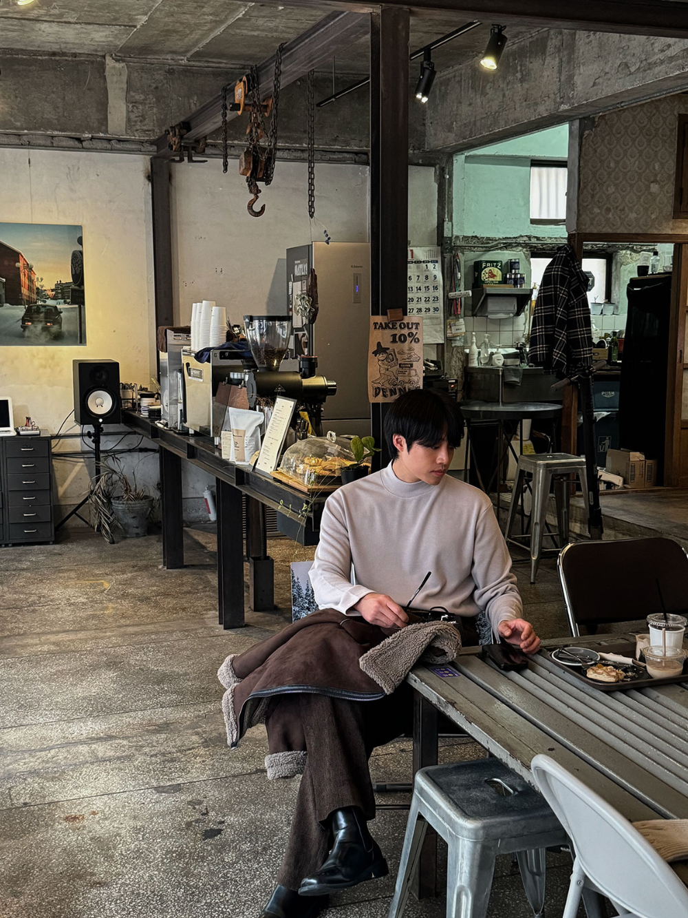 긴팔 티셔츠 모델 착용 이미지-S131L14