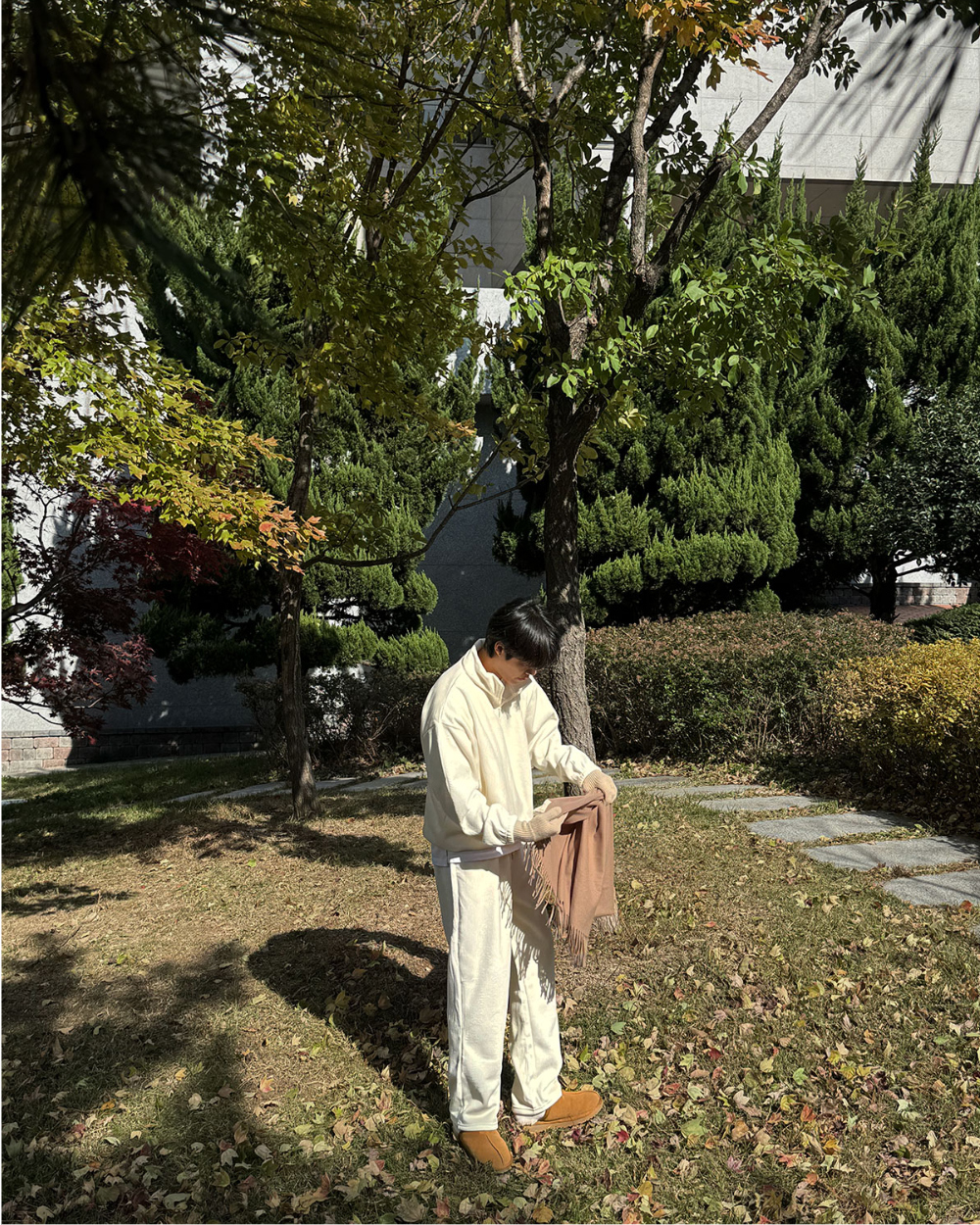긴팔 티셔츠 모델 착용 이미지-S120L26