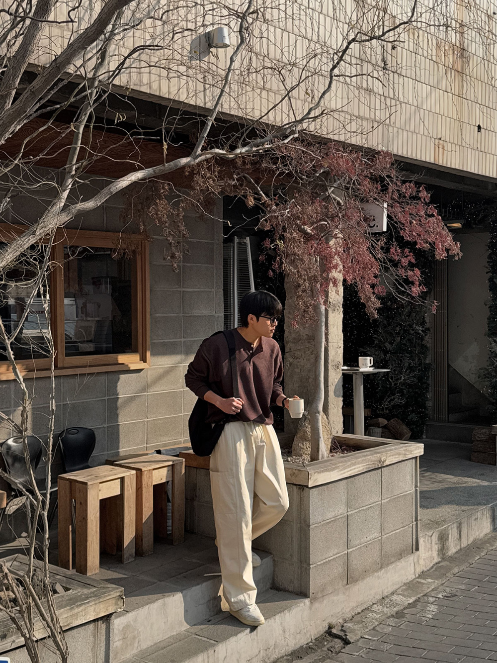 긴팔 티셔츠 모델 착용 이미지-S120L24