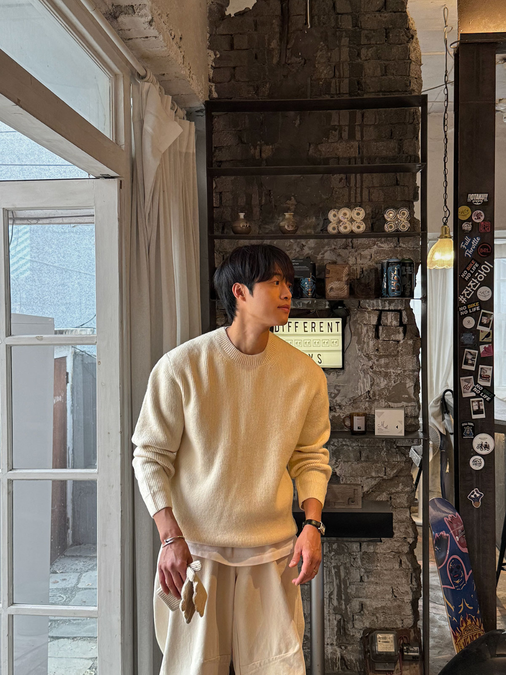 긴팔 티셔츠 모델 착용 이미지-S58L38