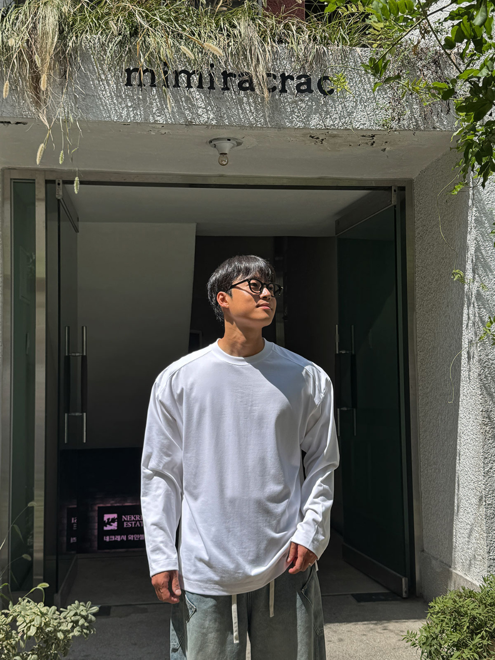 긴팔 티셔츠 모델 착용 이미지-S151L14