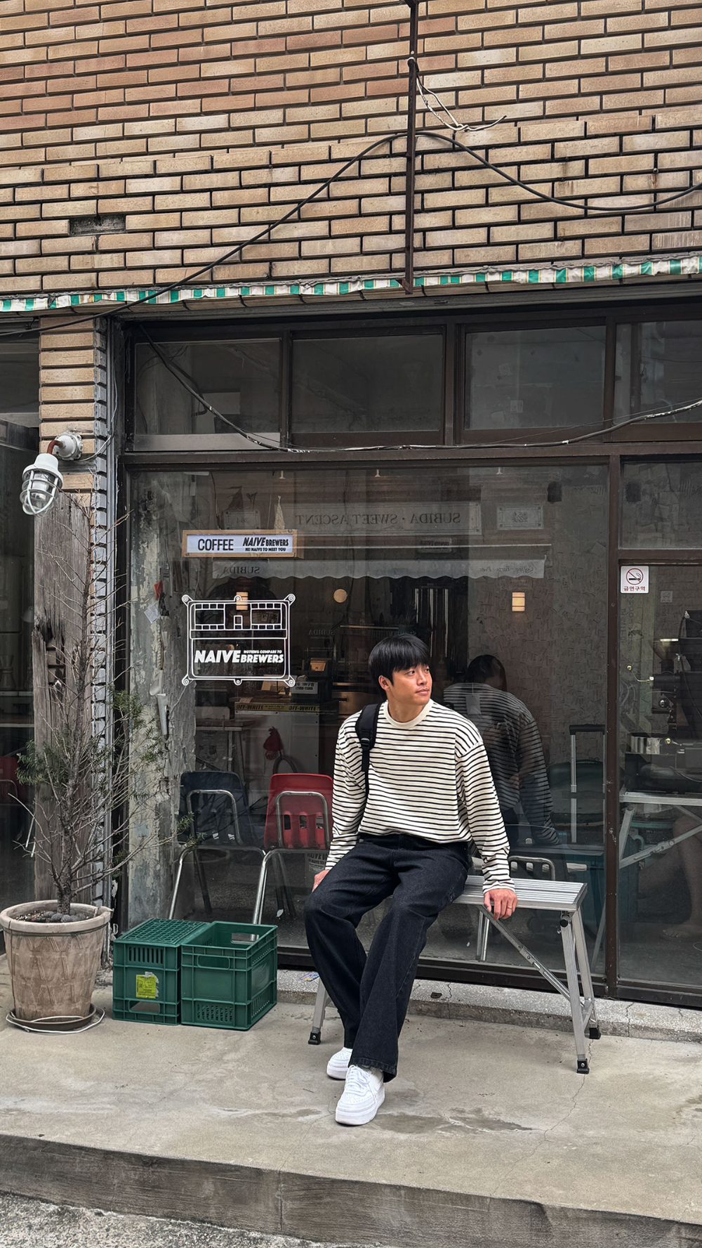 긴팔 티셔츠 모델 착용 이미지-S141L12