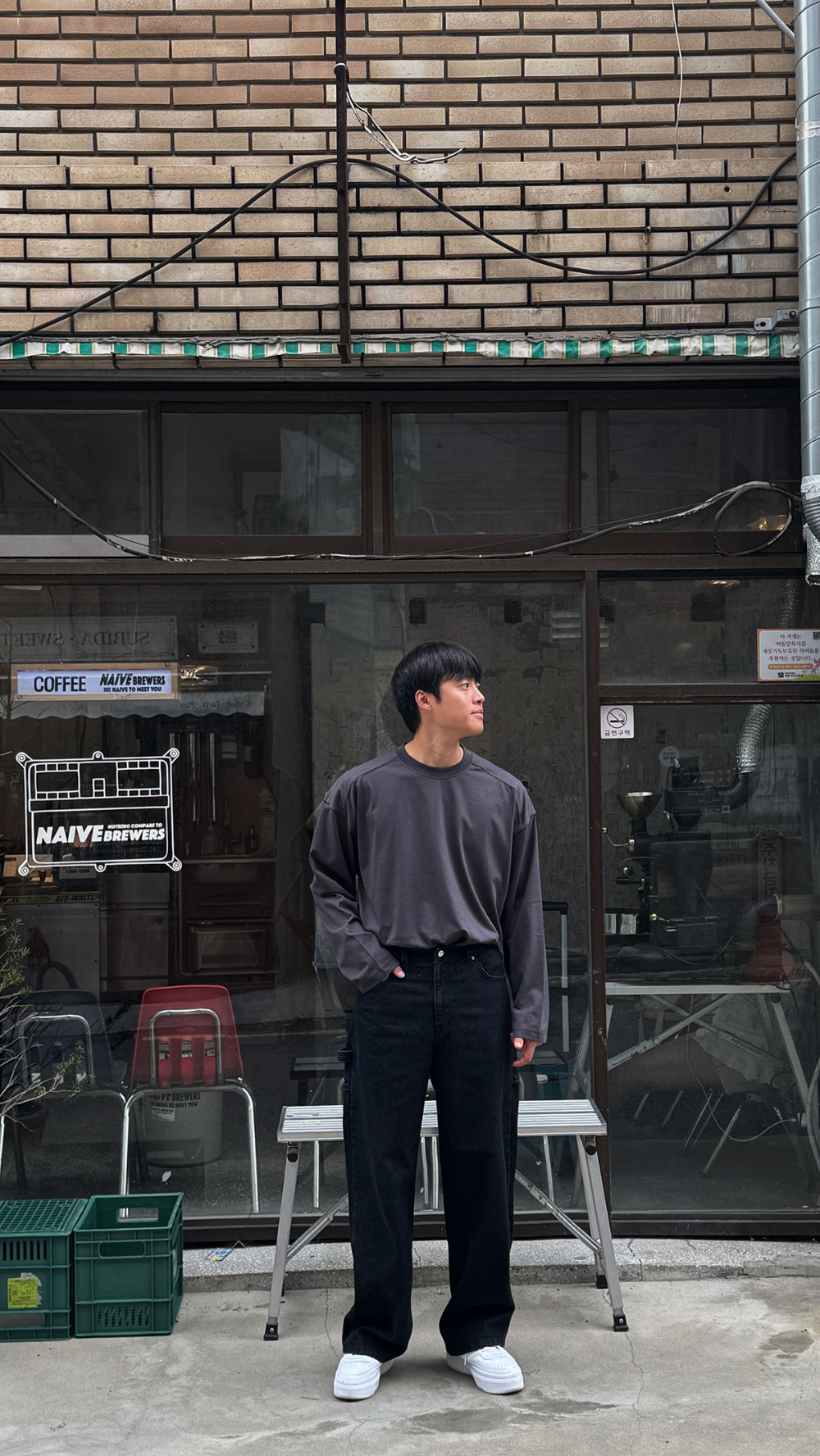 긴팔 티셔츠 모델 착용 이미지-S168L24