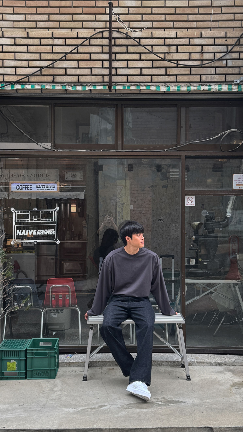 긴팔 티셔츠 모델 착용 이미지-S168L22