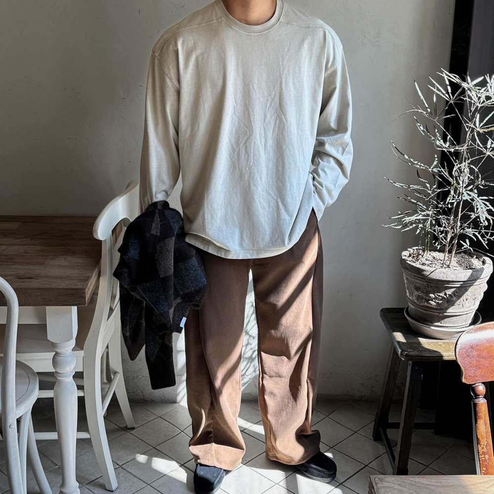 긴팔 티셔츠 모델 착용 이미지-S171L7