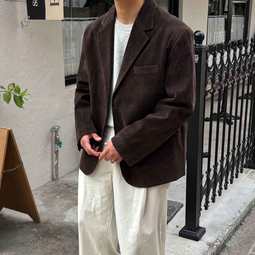 블레이저 모델 착용 이미지-S142L10