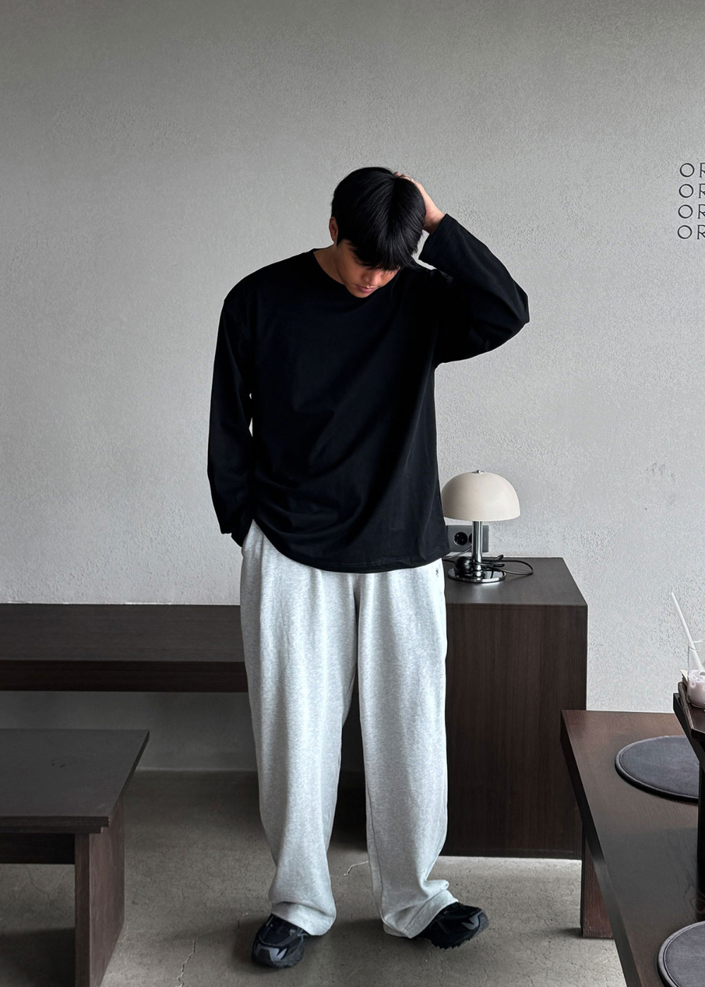 긴팔 티셔츠 모델 착용 이미지-S172L23