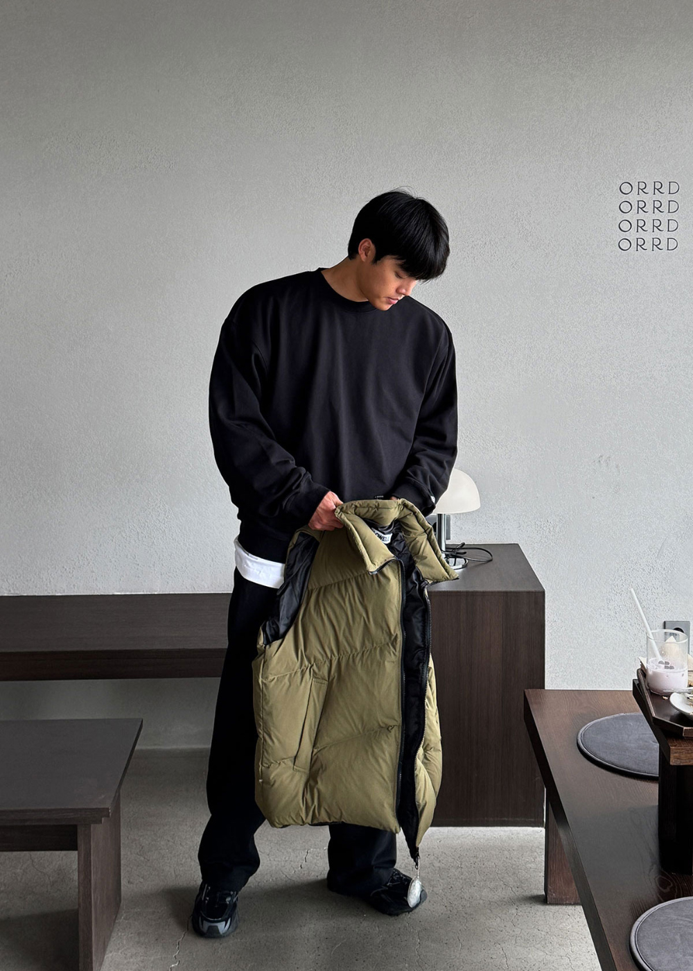 긴팔 티셔츠 모델 착용 이미지-S185L50