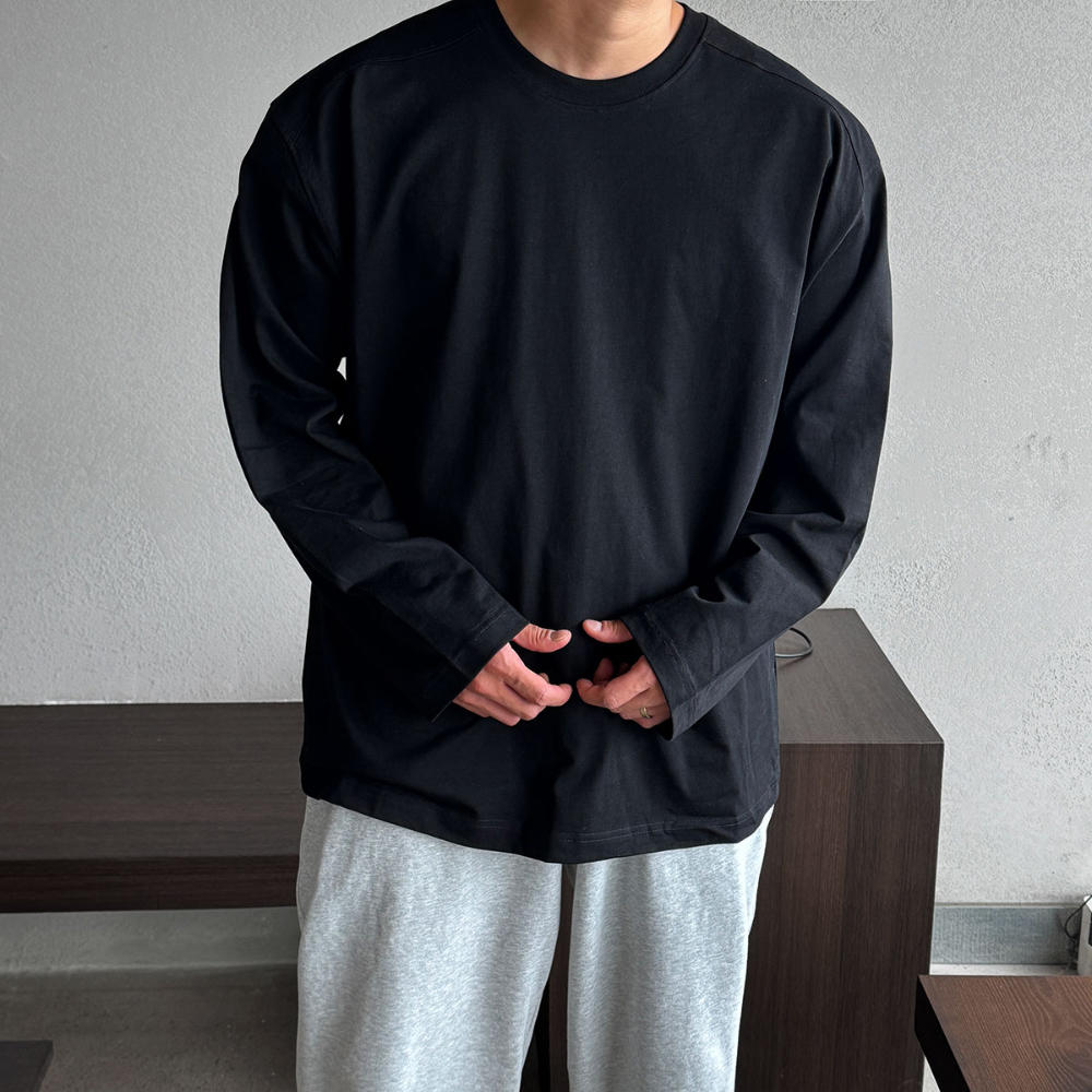 긴팔 티셔츠 모델 착용 이미지-S172L22