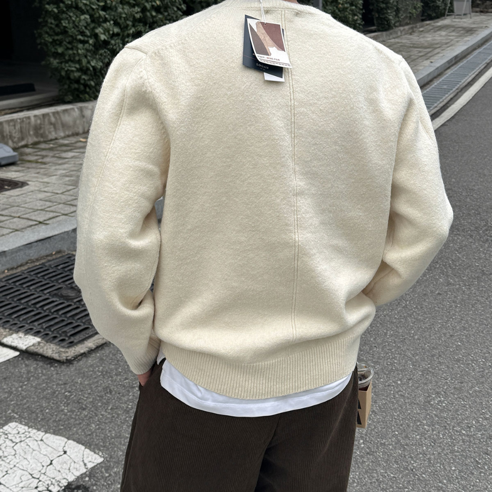 긴팔 티셔츠 모델 착용 이미지-S140L13