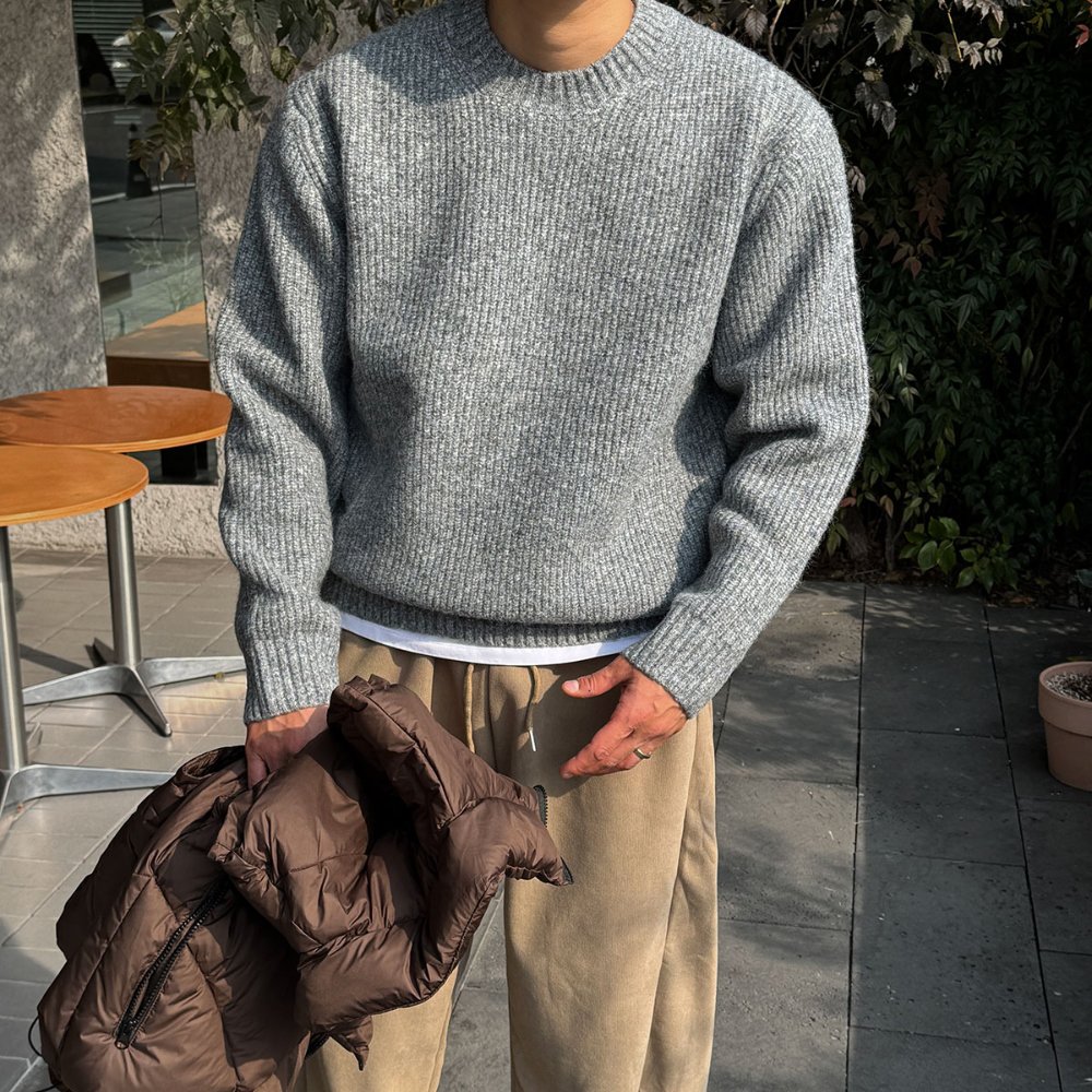긴팔 티셔츠 모델 착용 이미지-S180L82