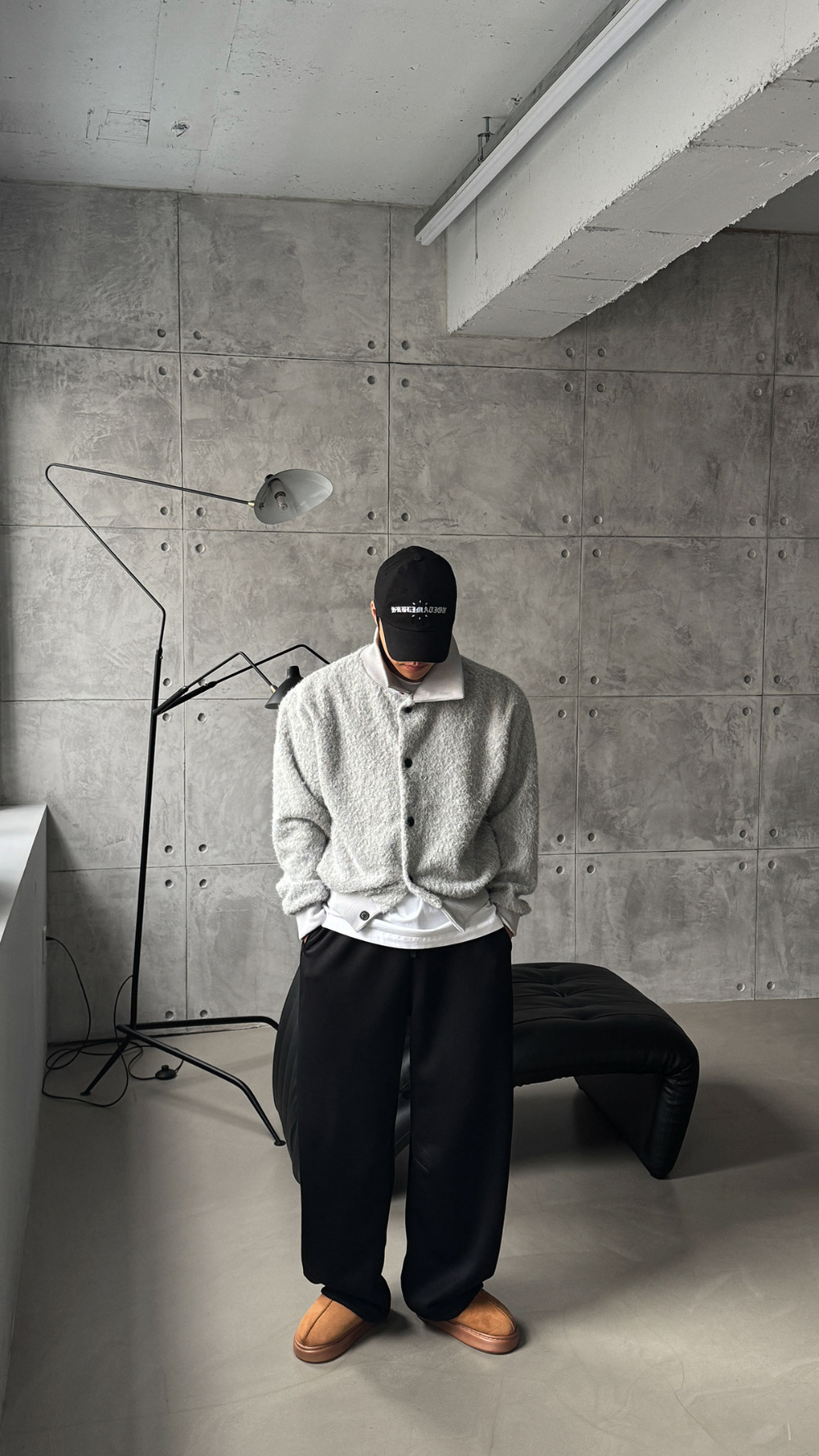 바지 모델 착용 이미지-S168L82