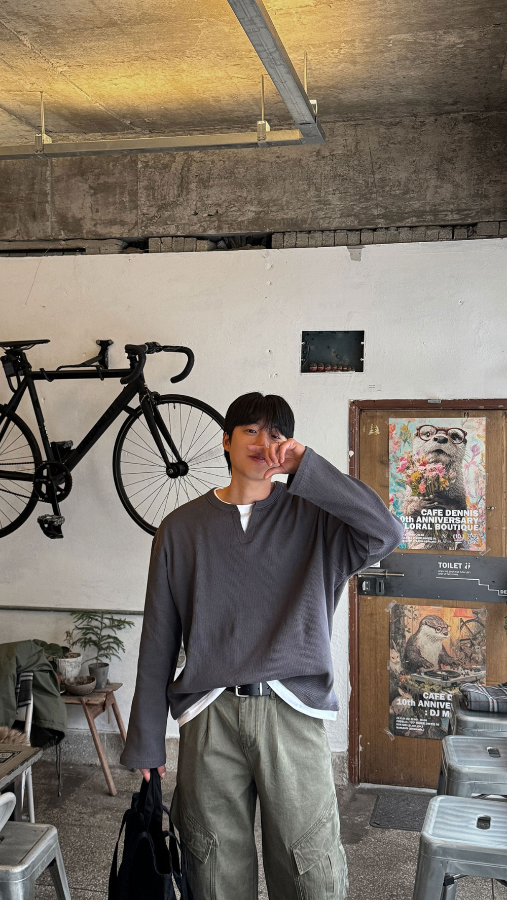 긴팔 티셔츠 모델 착용 이미지-S180L16