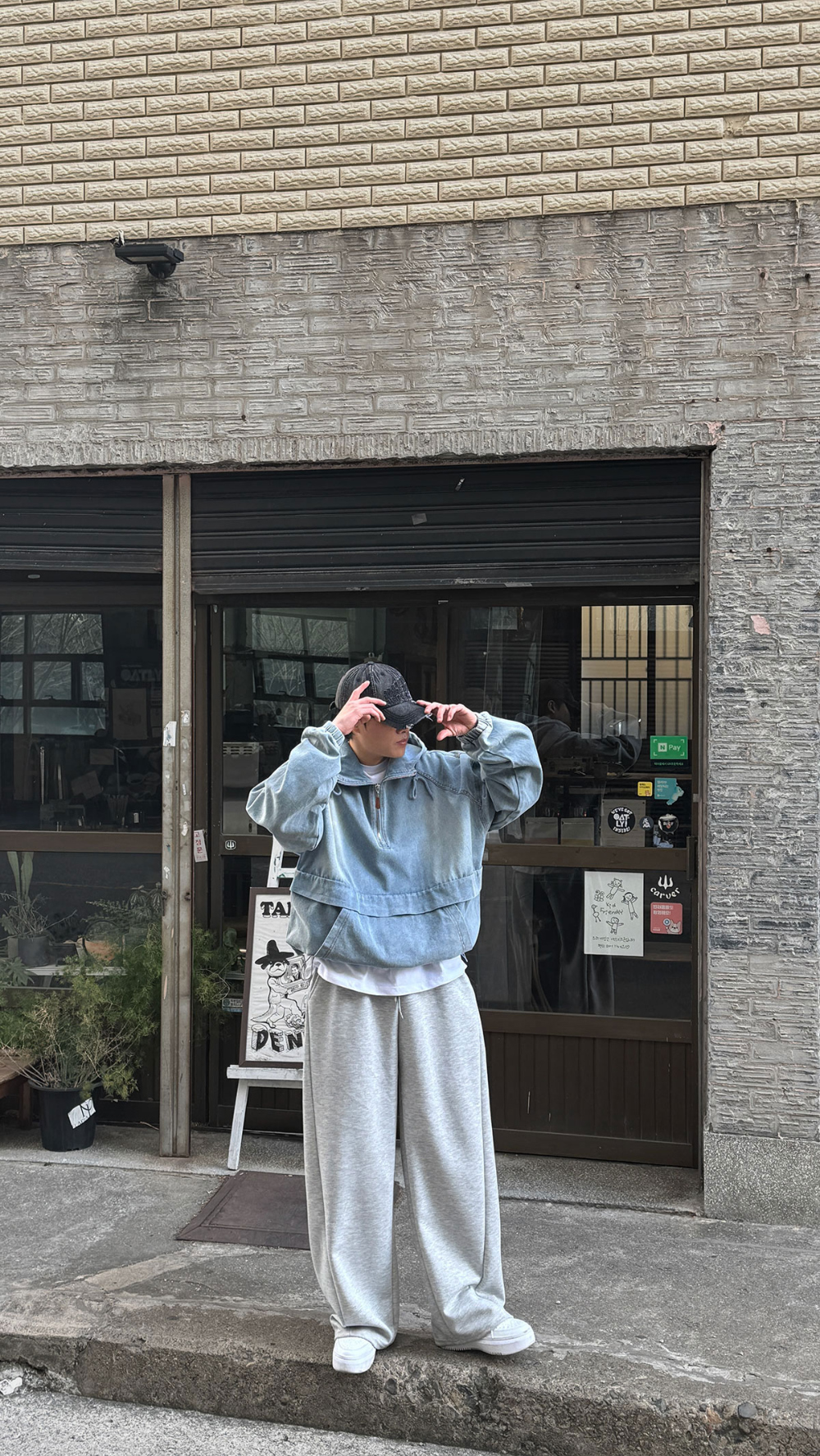 바지 모델 착용 이미지-S235L4
