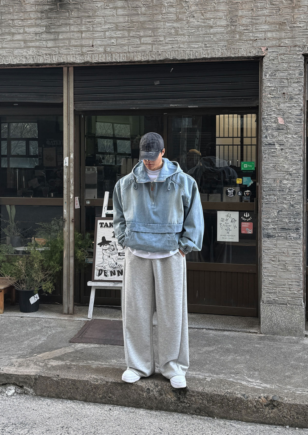 긴팔 티셔츠 모델 착용 이미지-S133L2