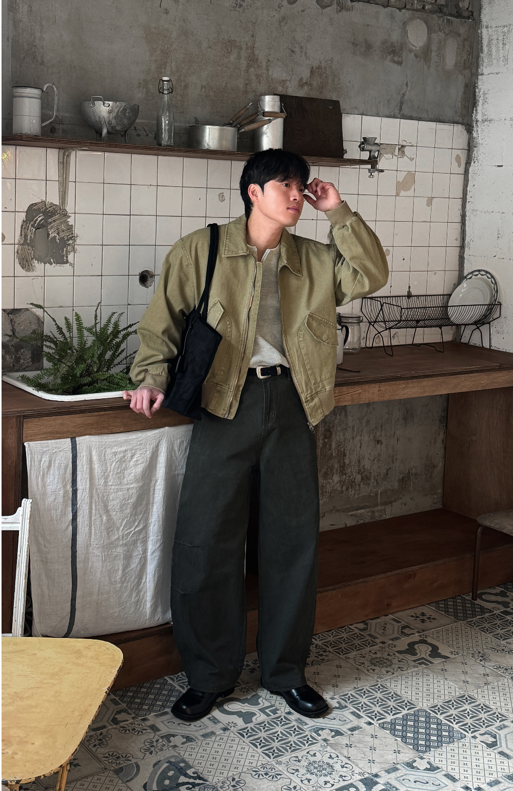 가방 모델 착용 이미지-S127L56