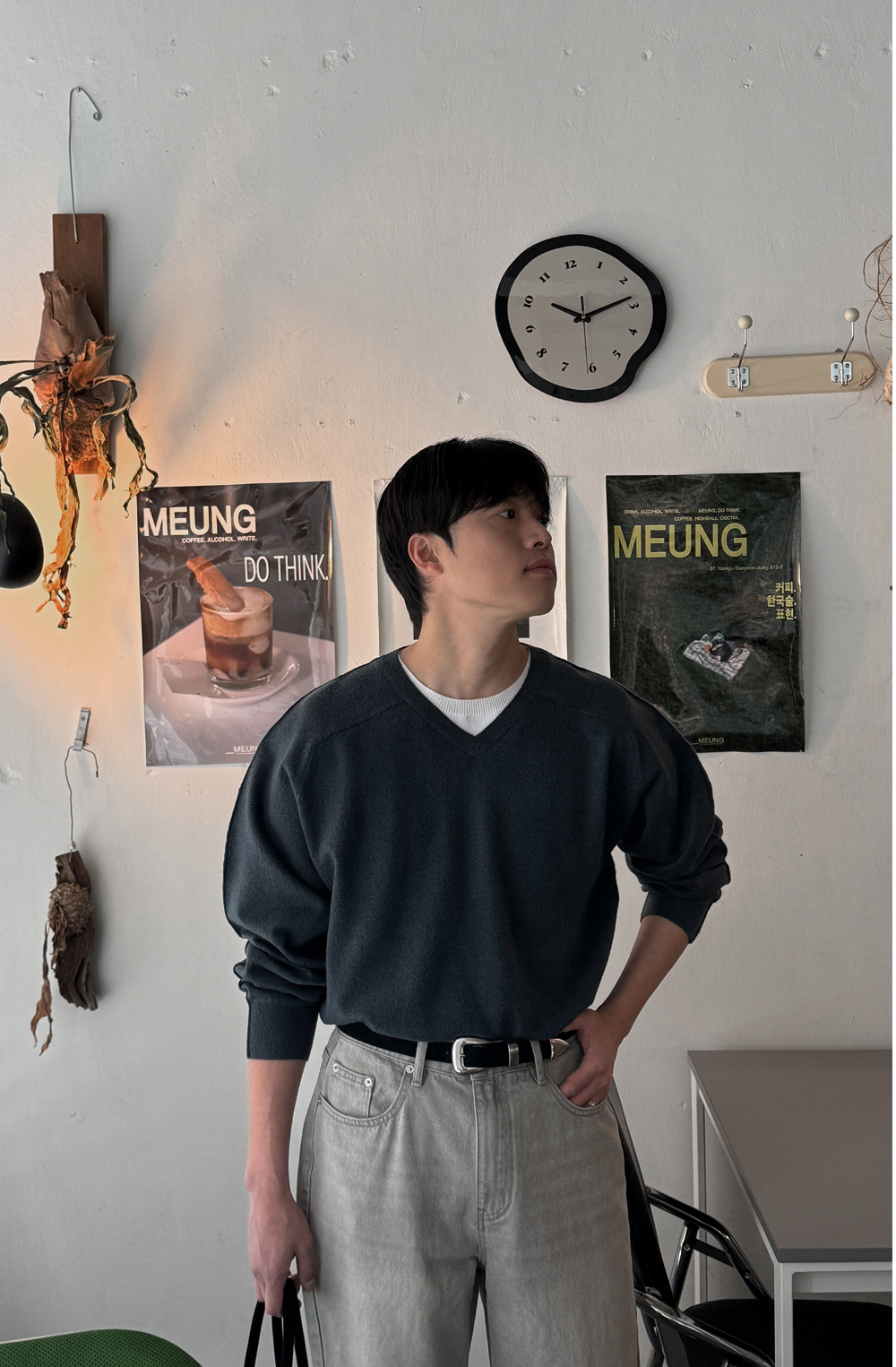 긴팔 티셔츠 모델 착용 이미지-S177L8