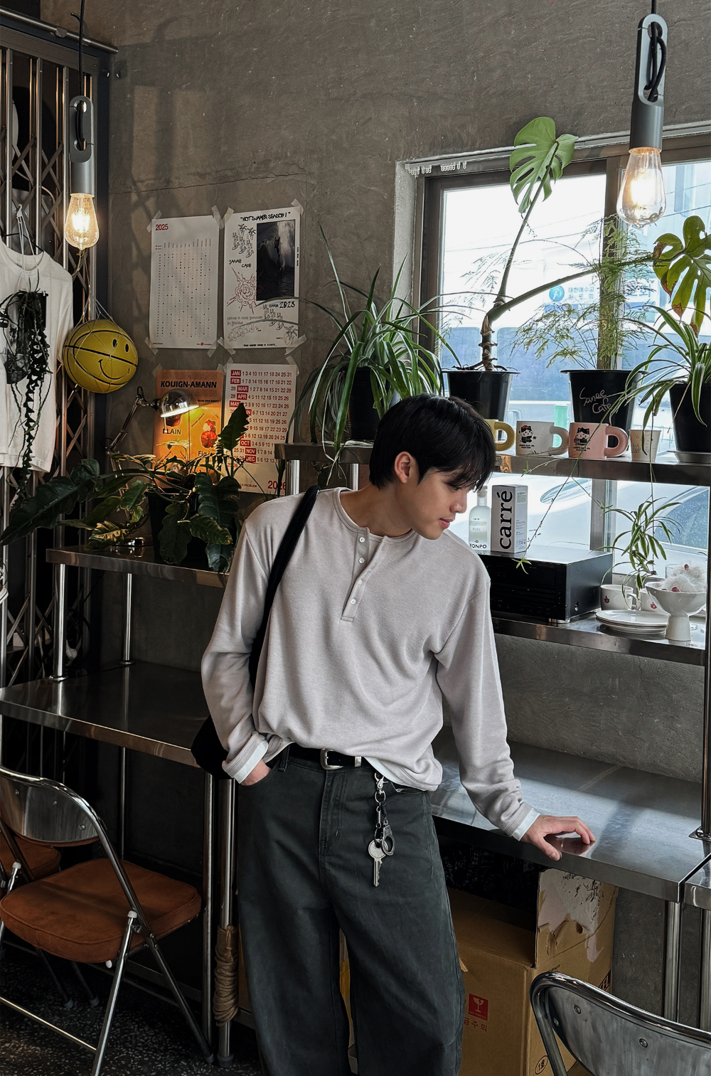 긴팔 티셔츠 모델 착용 이미지-S178L1
