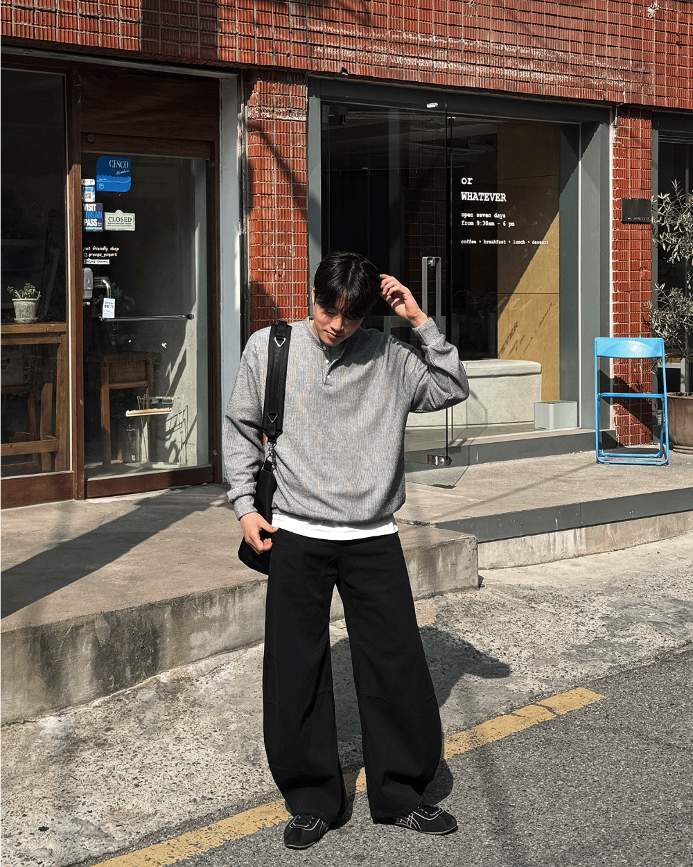 긴팔 티셔츠 모델 착용 이미지-S128L9