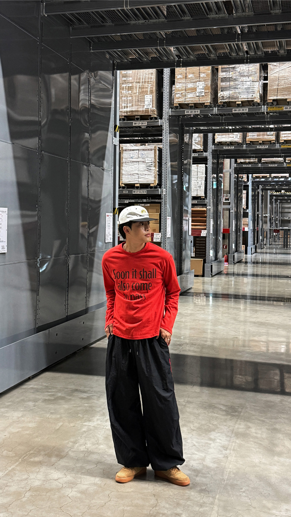 긴팔 티셔츠 모델 착용 이미지-S190L34