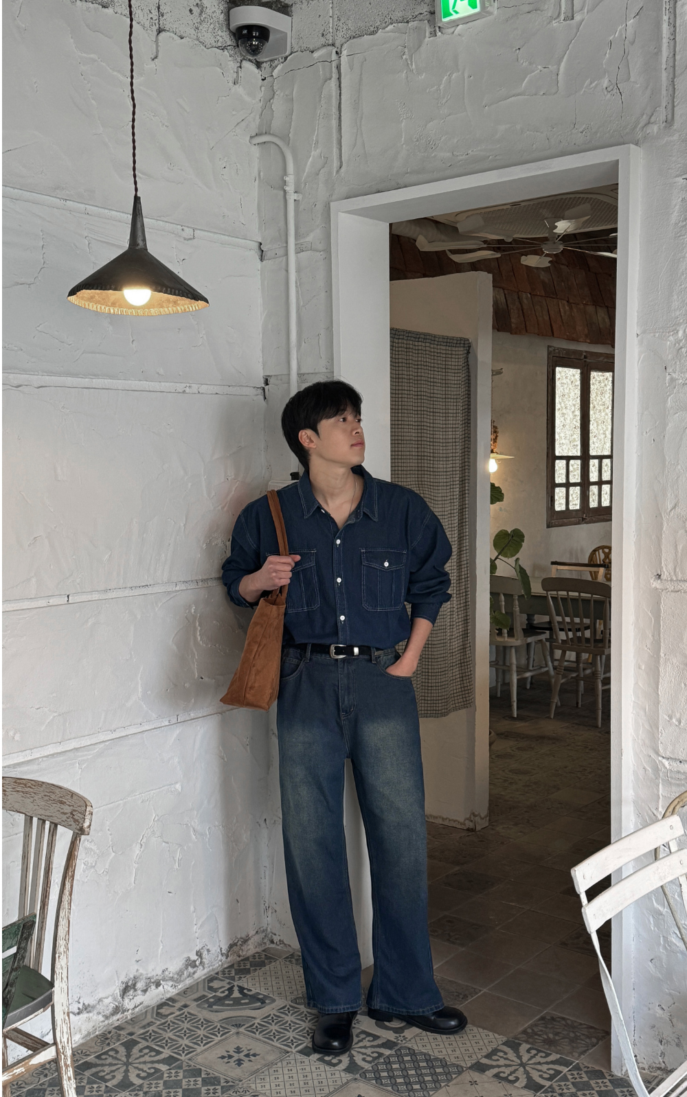가방 모델 착용 이미지-S205L61