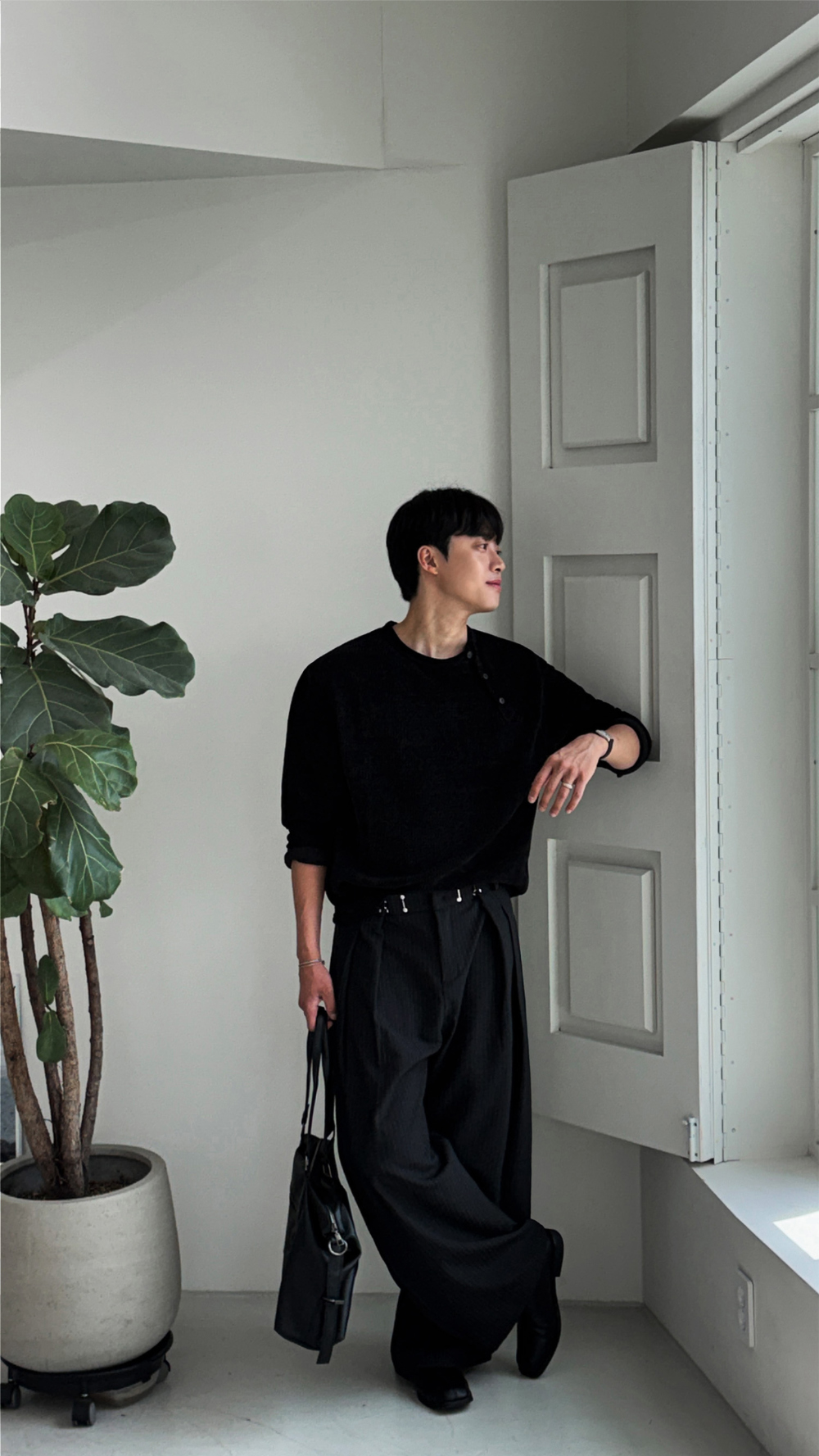 긴팔 티셔츠 모델 착용 이미지-S220L44