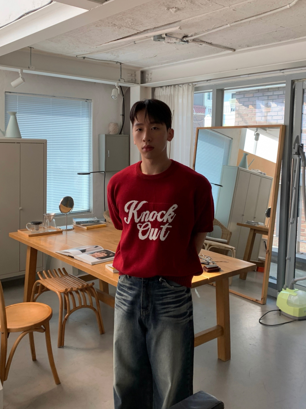 반팔 티셔츠 모델 착용 이미지-S1L47