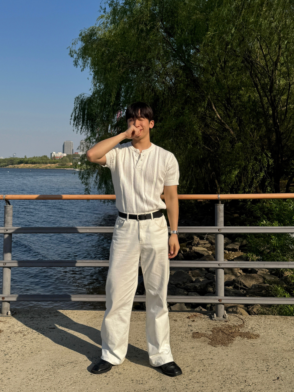 반팔 티셔츠 모델 착용 이미지-S1L9