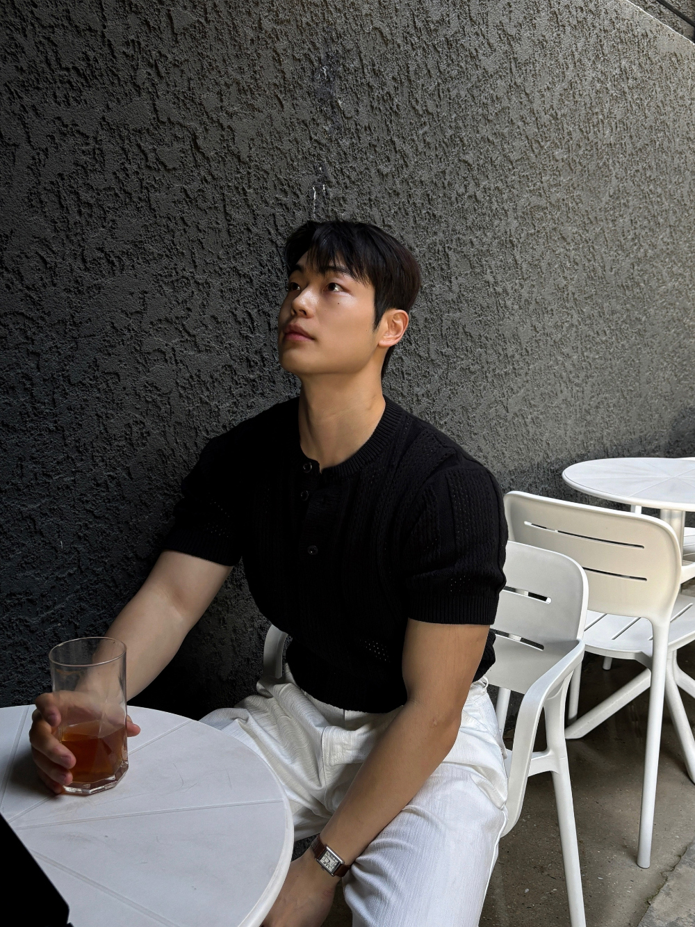 반팔 티셔츠 모델 착용 이미지-S1L37