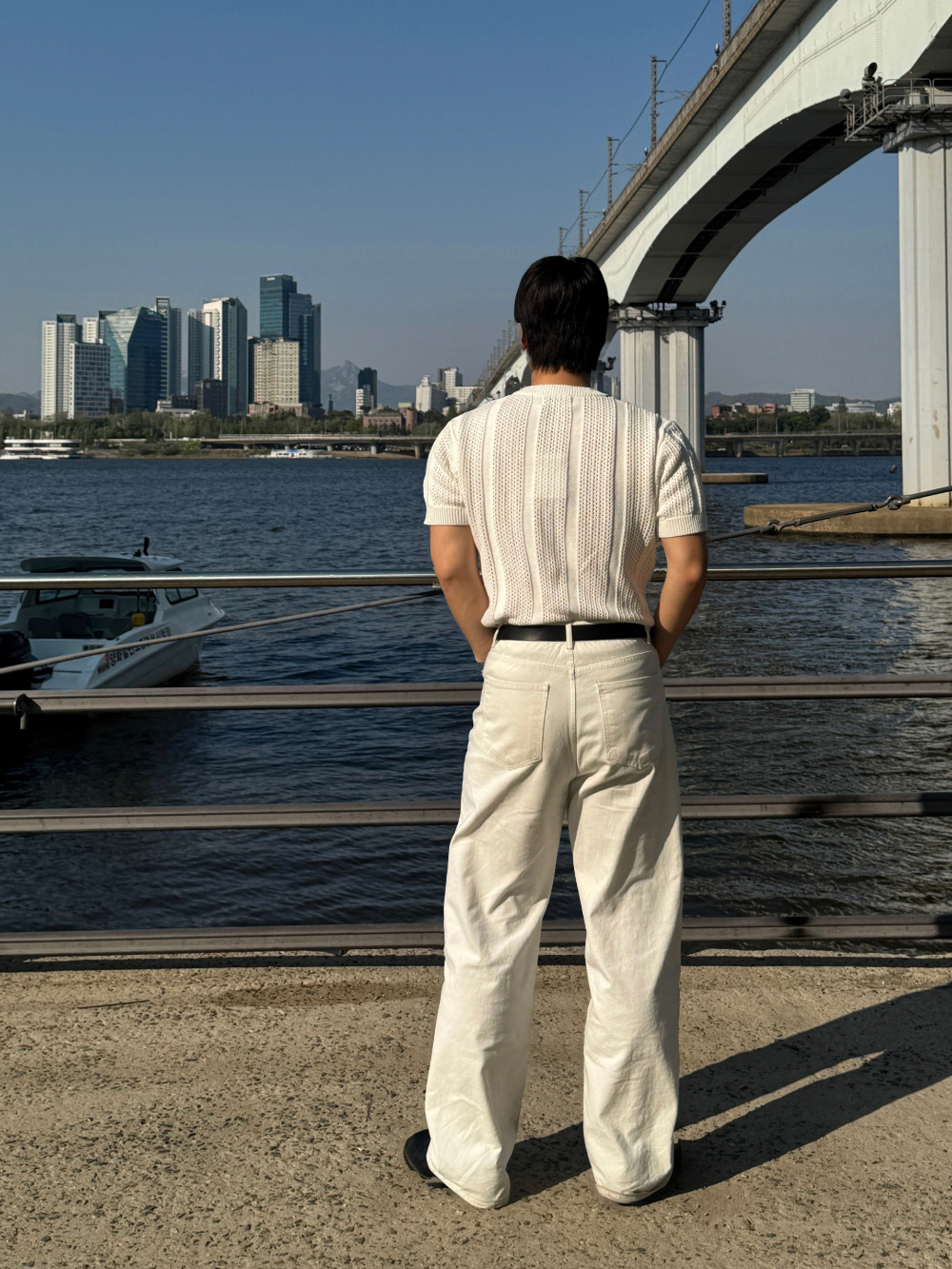 반팔 티셔츠 모델 착용 이미지-S1L10