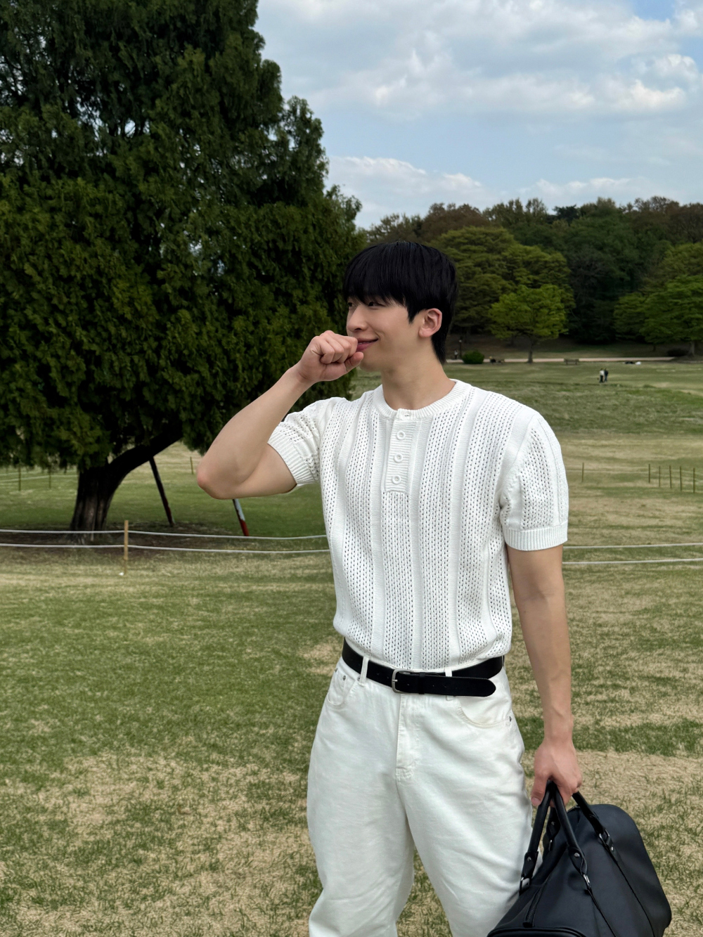 반팔 티셔츠 모델 착용 이미지-S1L23