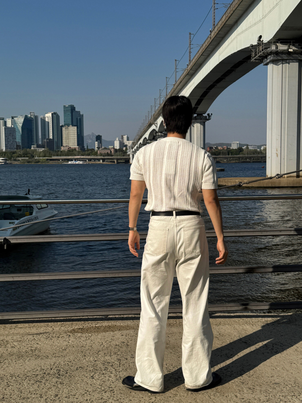 반팔 티셔츠 모델 착용 이미지-S1L11