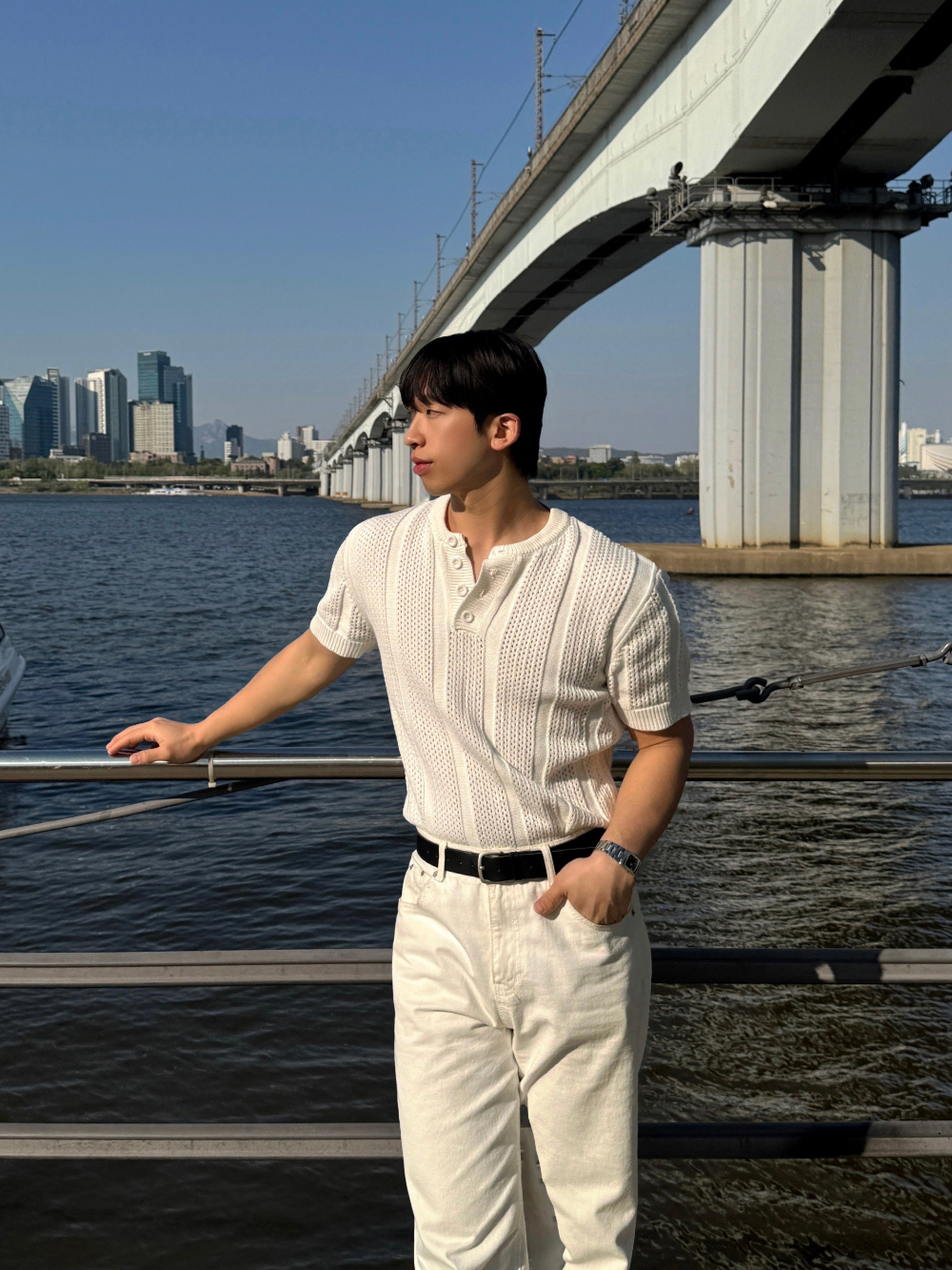 반팔 티셔츠 모델 착용 이미지-S1L12