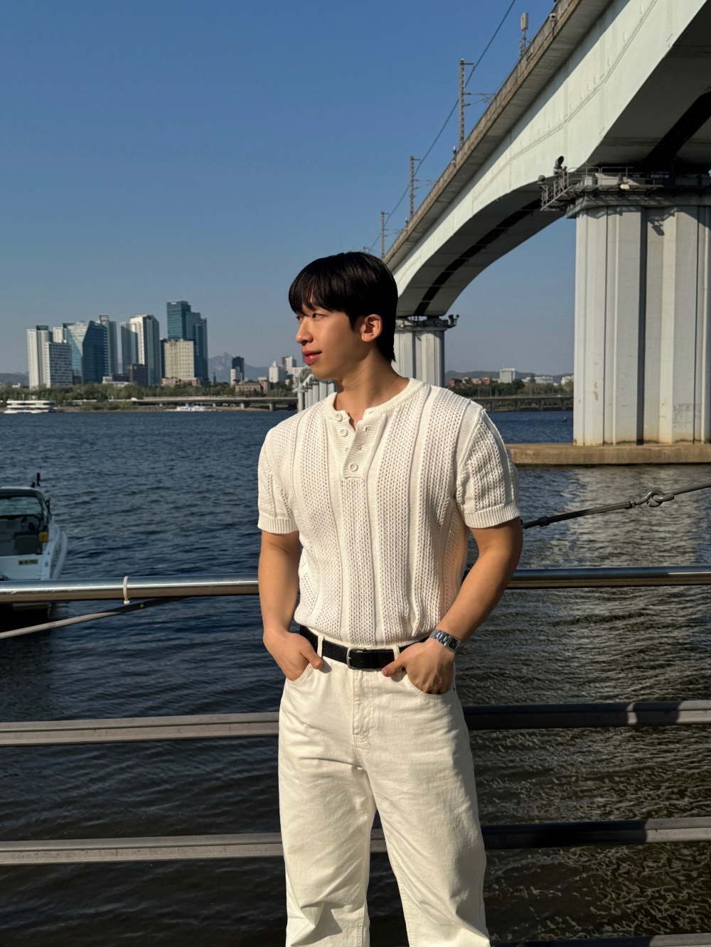 반팔 티셔츠 모델 착용 이미지-S1L14