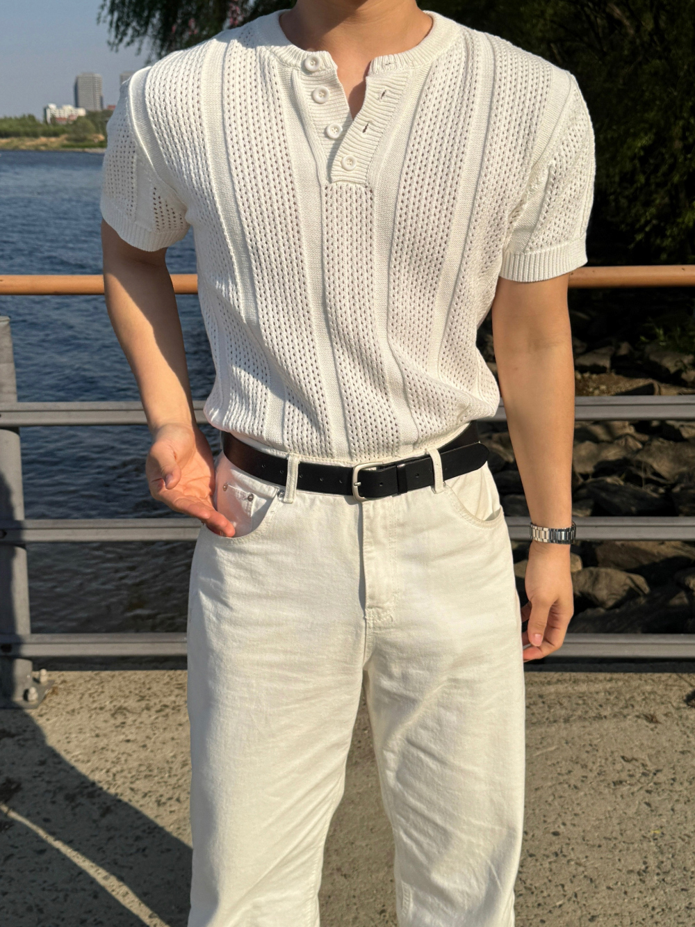 반팔 티셔츠 모델 착용 이미지-S1L6