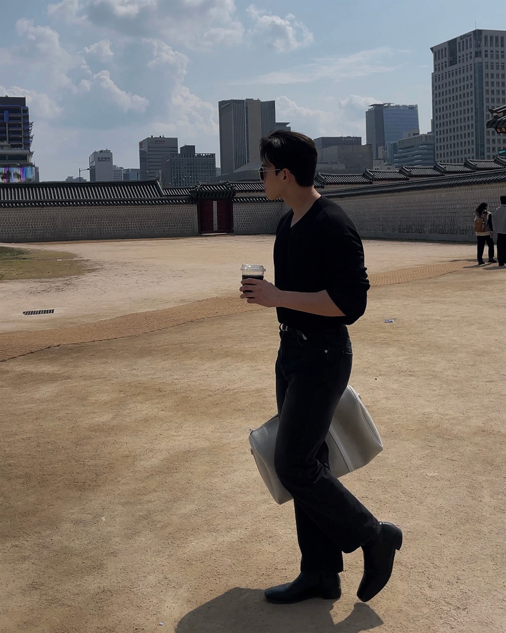 긴팔 티셔츠 모델 착용 이미지-S1L40