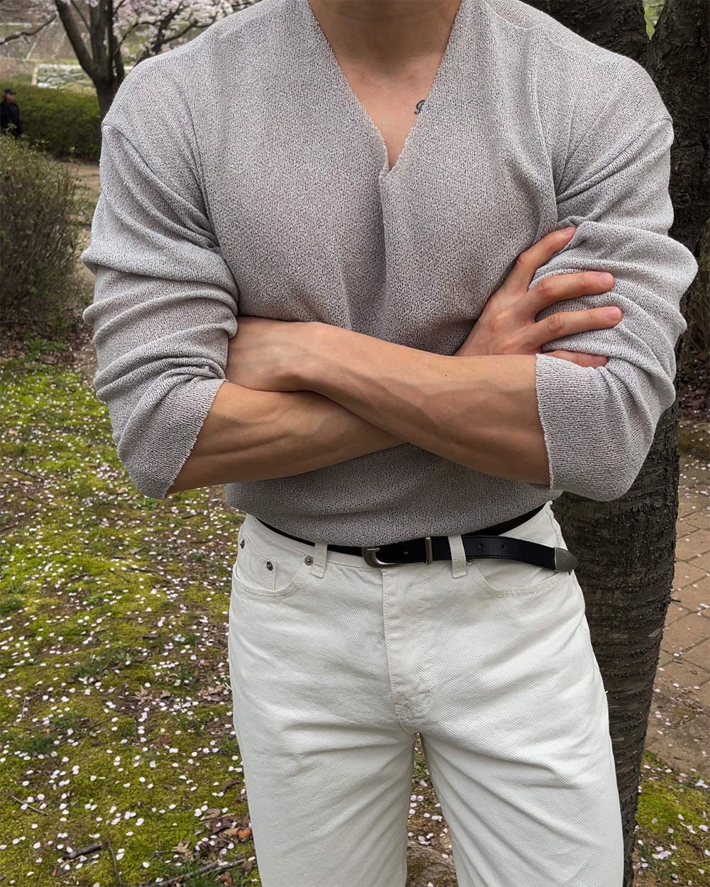 긴팔 티셔츠 모델 착용 이미지-S3L3