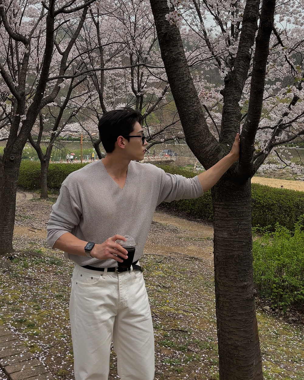 긴팔 티셔츠 모델 착용 이미지-S3L7