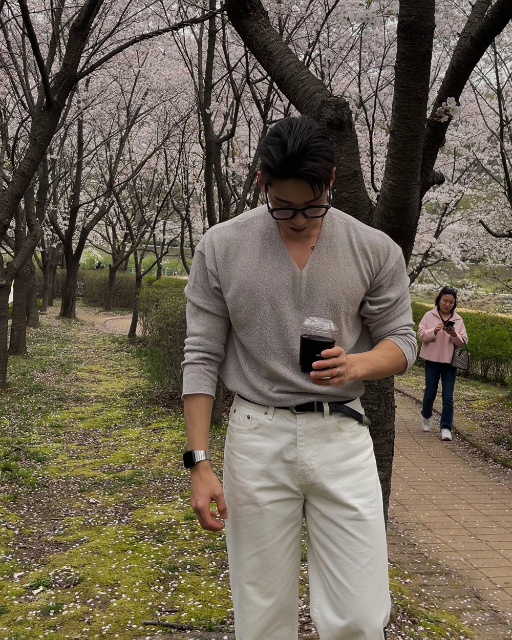 긴팔 티셔츠 모델 착용 이미지-S3L12