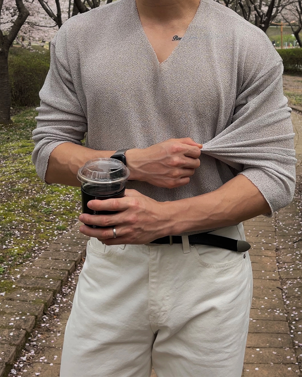 긴팔 티셔츠 모델 착용 이미지-S3L15