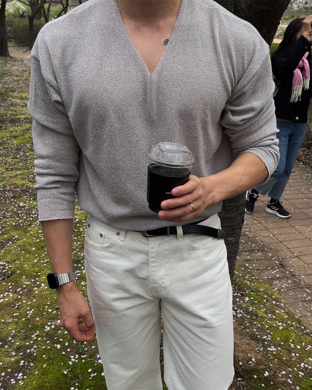 긴팔 티셔츠 모델 착용 이미지-S3L13