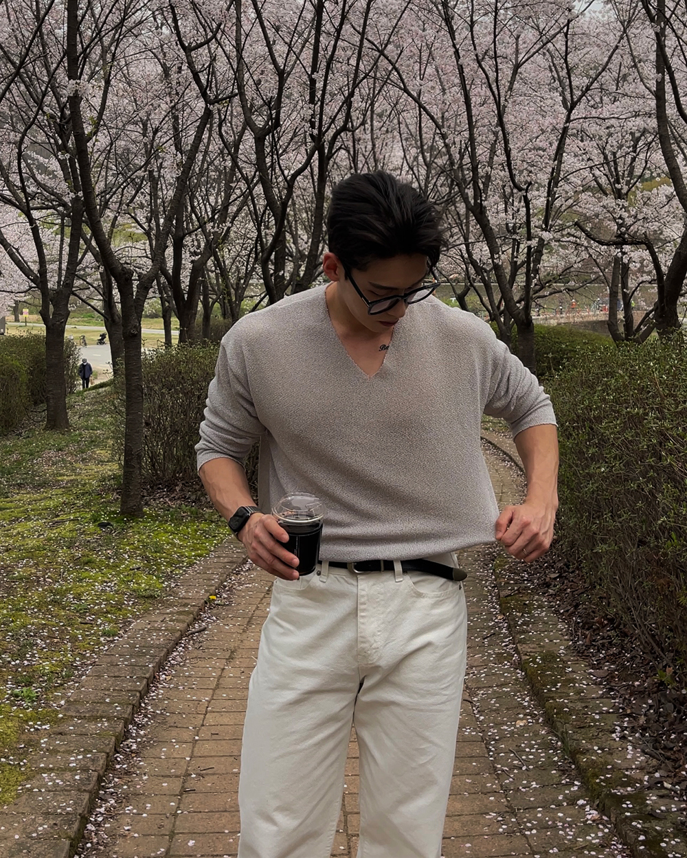 긴팔 티셔츠 모델 착용 이미지-S3L10