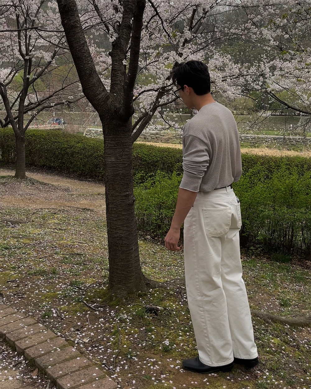 긴팔 티셔츠 모델 착용 이미지-S3L8