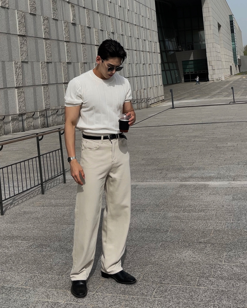 반팔 티셔츠 모델 착용 이미지-S1L41