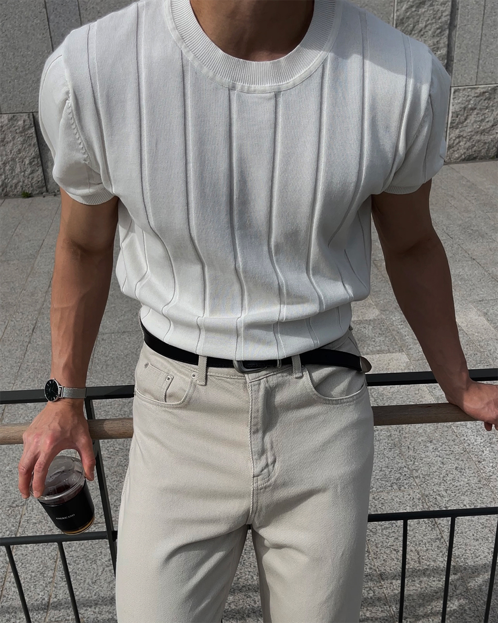 반팔 티셔츠 모델 착용 이미지-S1L37