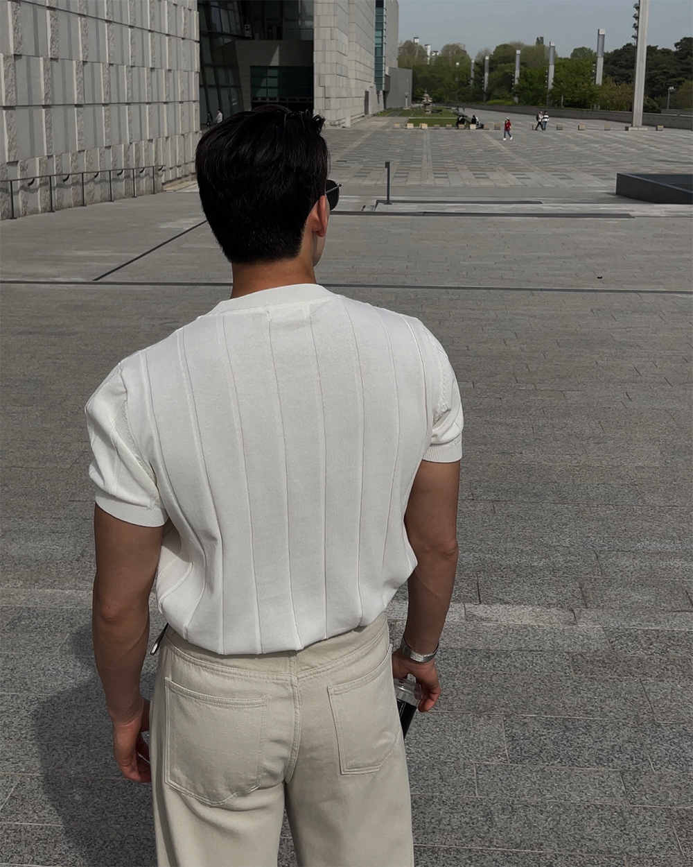 반팔 티셔츠 모델 착용 이미지-S1L45